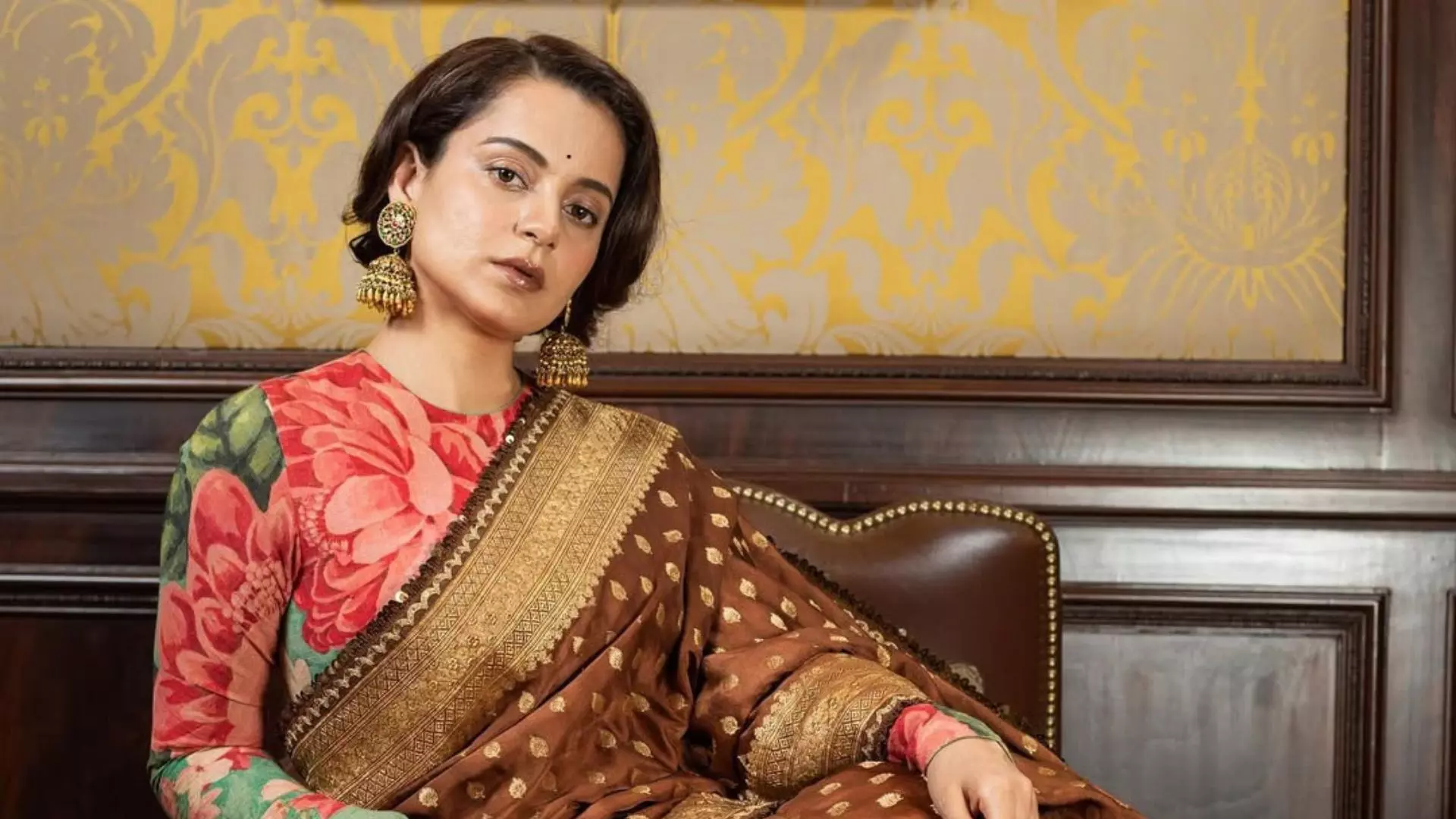 फैन ने Kangana Ranaut को तोहफे में दी कांजीवरम साड़ी, एक्ट्रेस ने कहा- बेकार की ट्रॉफियों से यह बेहतर