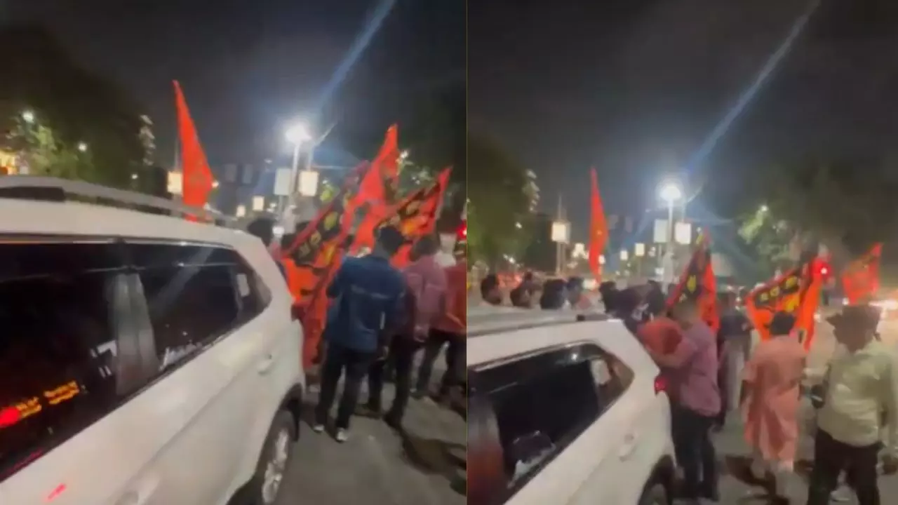 बंगाल में रामनवमी जुलूस पर हमला, भाजपा ने TMC पर लगाए आरोप; वाहनों पर पत्थर बरसाए गए - VIDEO बंगाल में रामनवमी जुलूस पर हमला, भाजपा ने TMC पर लगाए आरोप; वाहनों पर पत्थर बरसाए गए - VIDEO