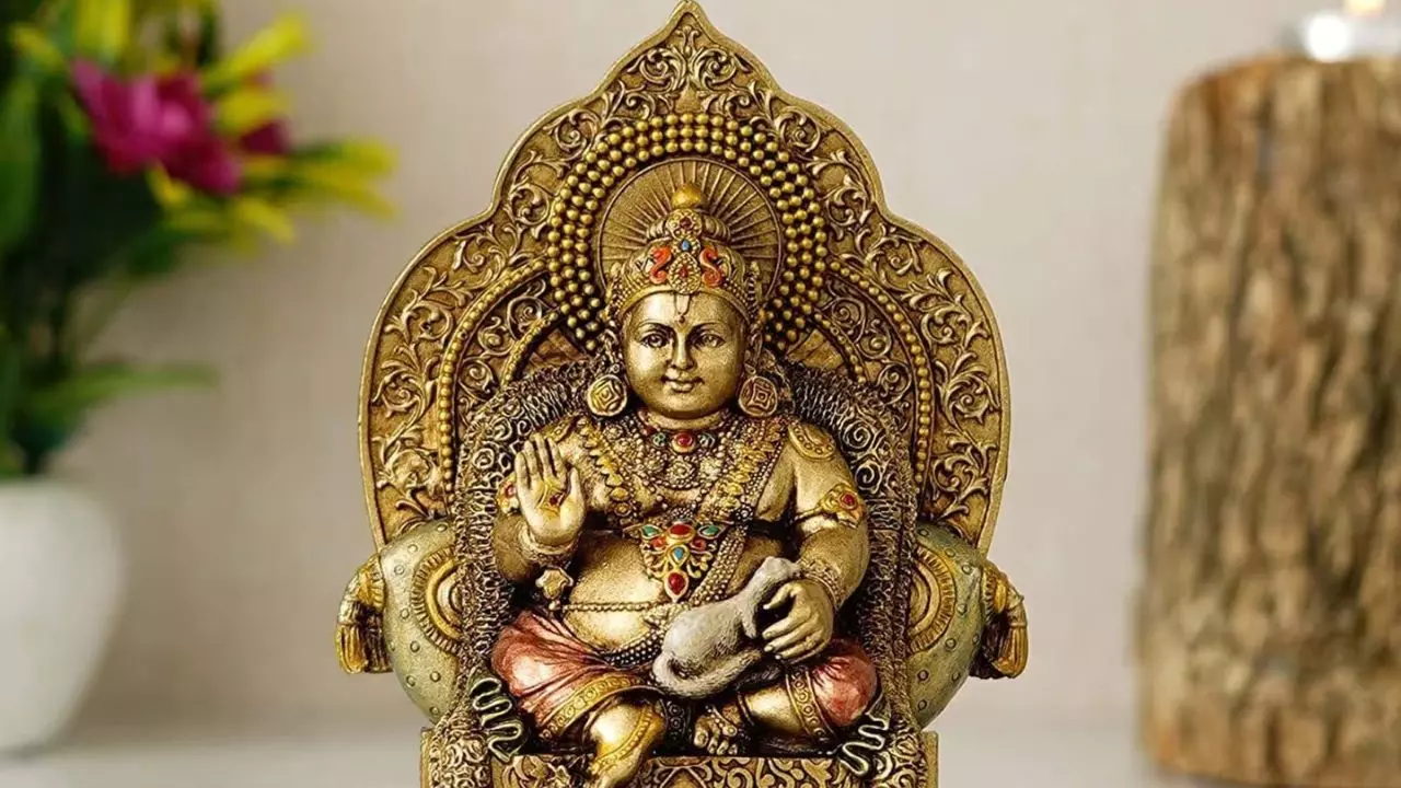 पैसों की तंगी ने छीन लिया है जीवन का सुख-चैन? कुबेर देवता को ऐसे करें प्रसन्न