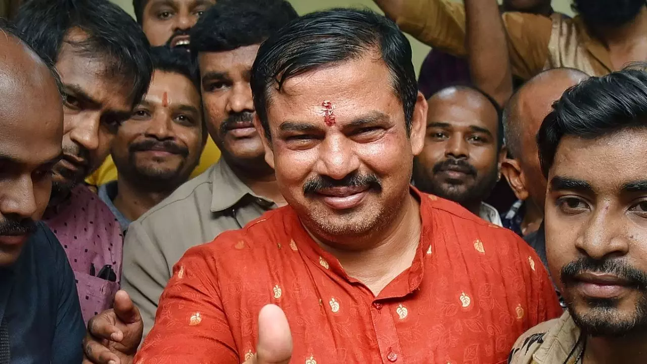 अब एक और धक्का लगाना है... अपने बवाली बयानों के लिए बदनाम बीजेपी विधायक टी राजा सिंह को जान लीजिए