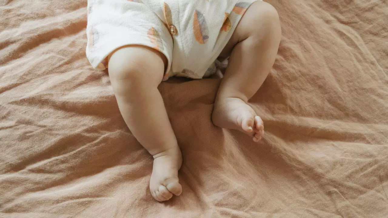 जालिम पिता की बेरहम करतूत, पत्नी ने किया सेक्स से इंकार तो दो हफ्ते के नवजात को बनाया ब्लैकमेलिंग का हथियार