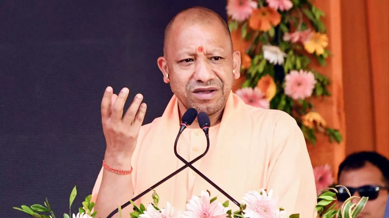 बांग्लादेश इतना पसंद है तो चले जाएं, क्यों बने हैं भारत की धरती पर बोझ; मुर्शिदाबाद हिंसा पर CM योगी का ममता पर हमला बांग्लादेश इतना पसंद है तो चले जाएं, क्यों बने हैं भारत की धरती पर बोझ; मुर्शिदाबाद हिंसा पर CM योगी का ममता पर हमला