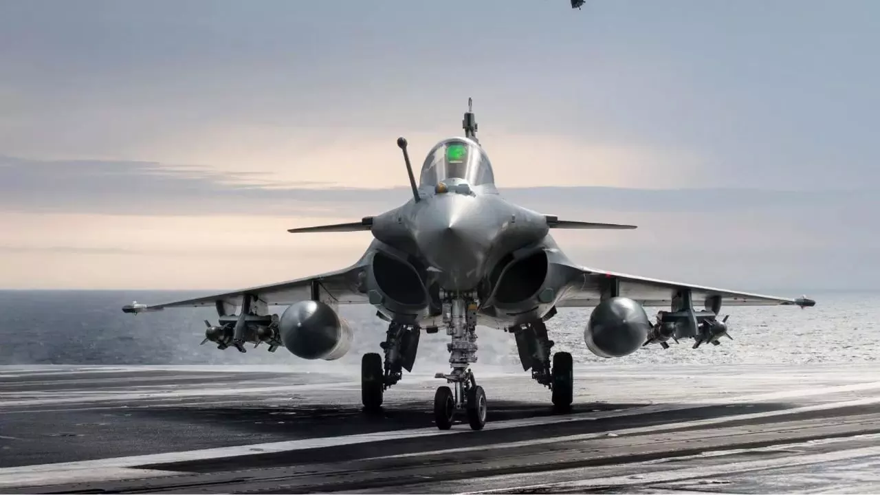 सुन लो चीन और पाकिस्‍तान, समंदर में न कर बैठना कोई हिमाकत; भारत आ रहा Rafale M