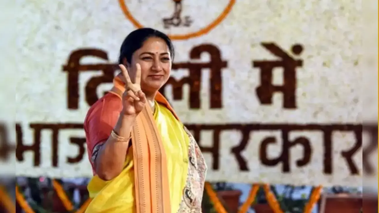 रेखा सरकार के ठुल्ला वाले बयान पर बवाल, फिर अचानक बैकफुट पर दिल्ली CM; बोली-  गलती हुई, पर इरादा...