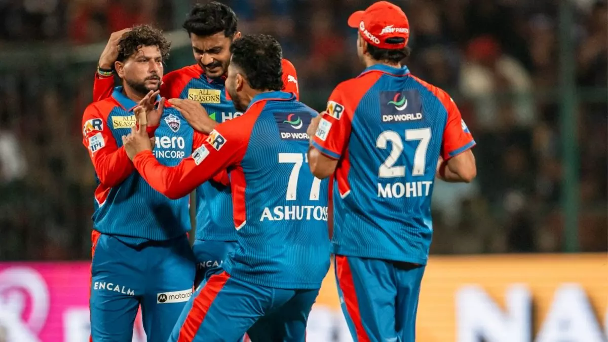 फिल साल्ट के 37 रन, कुलदीप-विपराज के 2-2 विकेट; RCB ने DC के सामने रखा 164 रनों का लक्ष्य