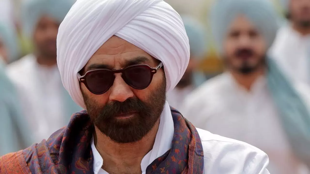 पंखा भी उखाड़ लिया, फिर भी नहीं चली Sunny Deol की हवा, Jaat ने पहले दिन दुनियाभर में की चिंदी कमाई पंखा भी उखाड़ लिया, फिर भी नहीं चली Sunny Deol की हवा, Jaat ने पहले दिन दुनियाभर में की चिंदी कमाई
