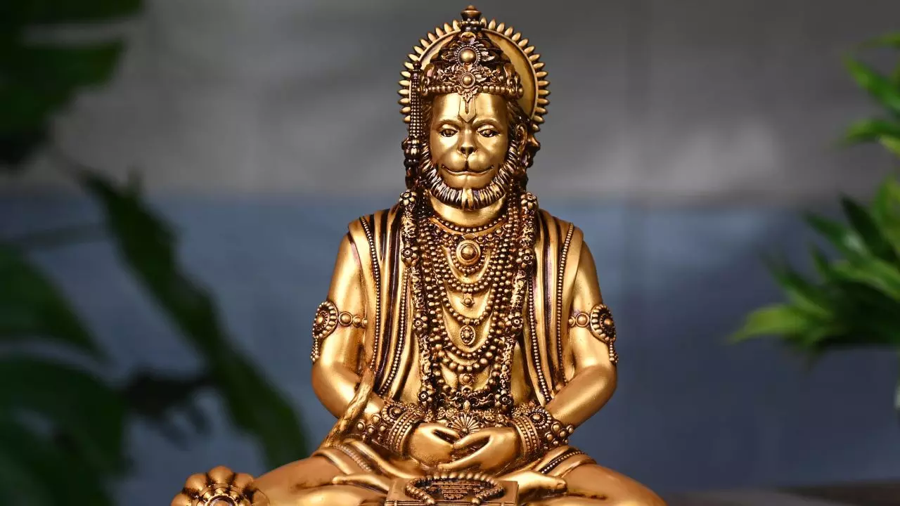 Hanuman Jayanti 2025: संकट से हनुमान बचावे, ये उपाय कर सकते हैं आपके जीवन की मुसीबतें दूर
