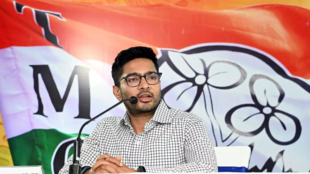 टीचर भर्ती रद्द और वक्फ पर बवाल के बीच कहां हैं ममता बनर्जी के भतीजे अभिषेक बनर्जी? चुप्पी पर उठ रहे कई सवाल टीचर भर्ती रद्द और वक्फ पर बवाल के बीच कहां हैं ममता बनर्जी के भतीजे अभिषेक बनर्जी? चुप्पी पर उठ रहे कई सवाल
