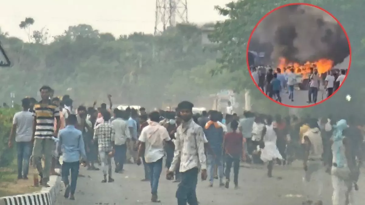 मुर्शिदाबाद में हालात बेकाबू, कलकत्ता हाईकोर्ट के निर्देश पर केंद्रीय सुरक्षा बलों की हुई तैनाती;150 से ज्यादा लोग गिरफ्तार मुर्शिदाबाद में हालात बेकाबू, कलकत्ता हाईकोर्ट के निर्देश पर केंद्रीय सुरक्षा बलों की हुई तैनाती;150 से ज्यादा लोग गिरफ्तार