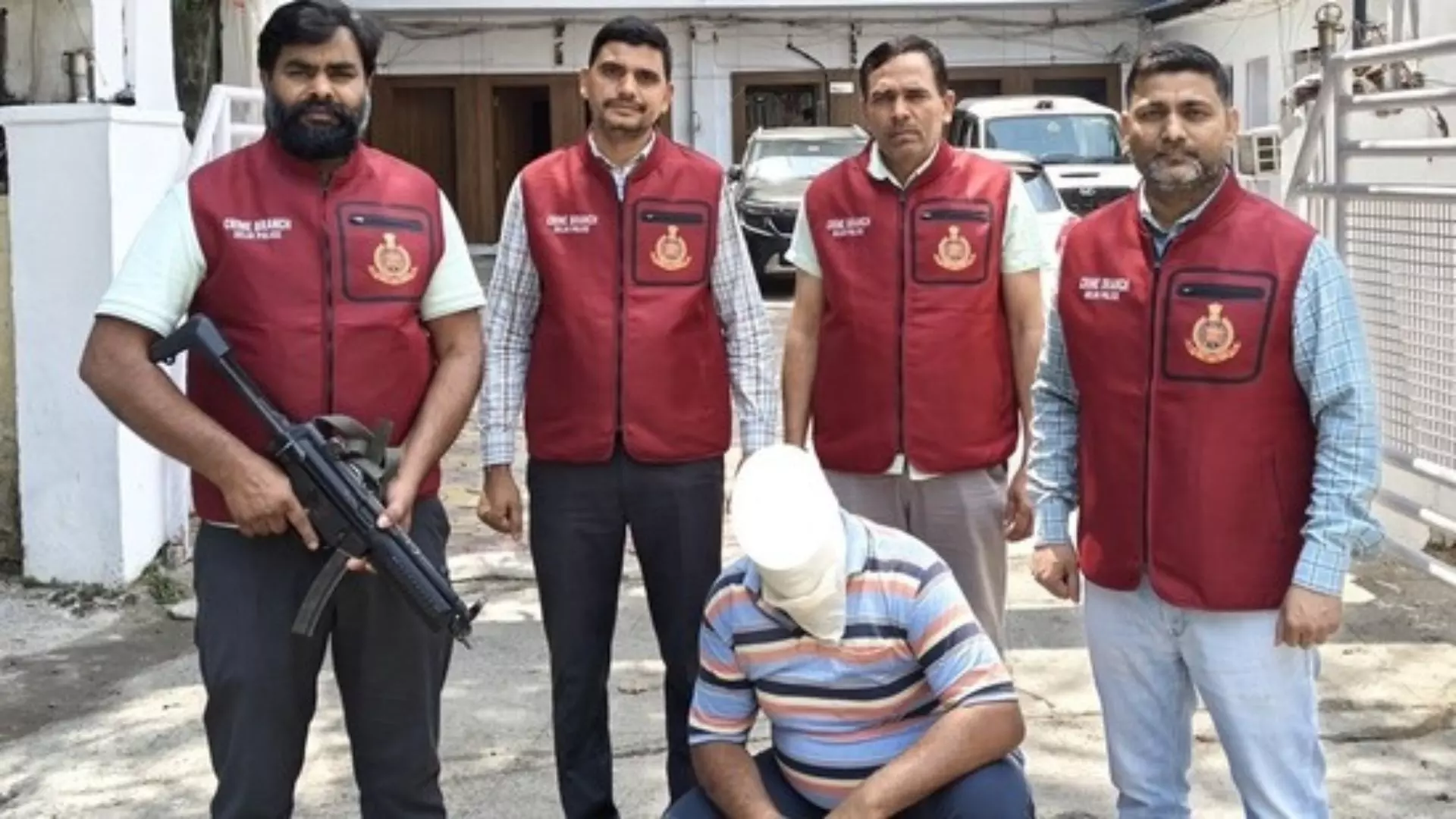 20 साल तक ‘भूत’ बनकर जिया कातिल! पत्नी की हत्या के बाद गायब हुआ पूर्व आर्मी ड्राइवर, अब एमपी से गिरफ्तार 20 साल तक ‘भूत’ बनकर जिया कातिल! पत्नी की हत्या के बाद गायब हुआ पूर्व आर्मी ड्राइवर, अब एमपी से गिरफ्तार