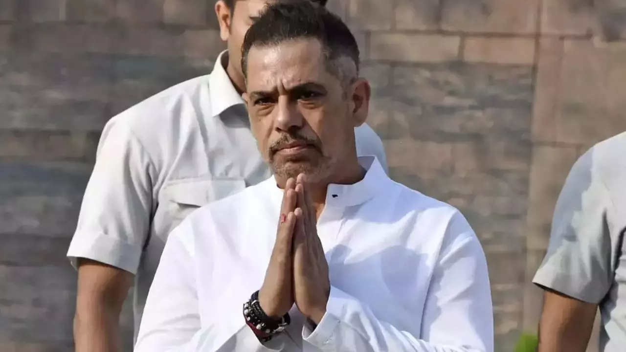 संसद में राहुल और यहां मेरी आवाज दबाई जा रही, ED ऑफिस पहुंचकर बोले रॉबर्ट वाड्रा; क्या था पूरा मामला? | Rahul in Parliament and my voice is being suppressed here, Robert