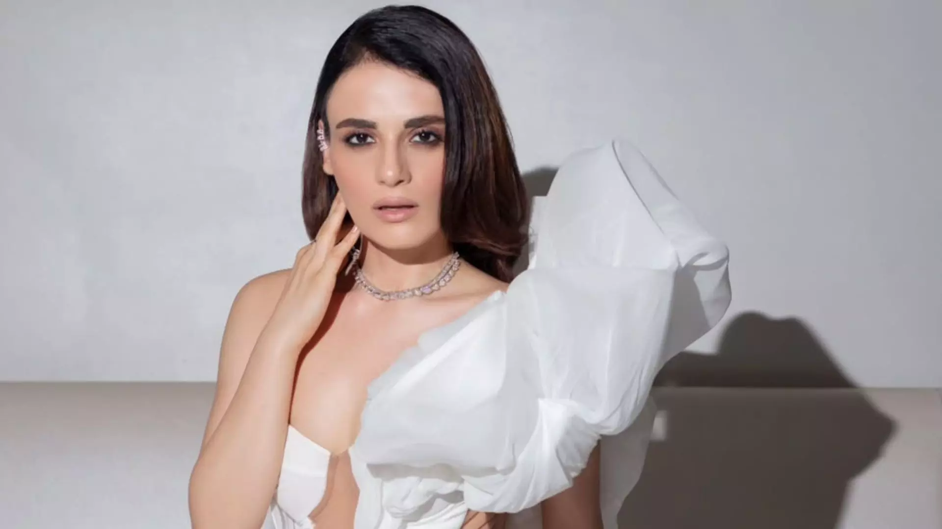 फिर भी नेचुरल लग रही हूं... कॉस्मेटिक सर्जरी के लिए ट्रोल हो रही Radhika Madan ने तोड़ी चुप्पी फिर भी नेचुरल लग रही हूं... कॉस्मेटिक सर्जरी के लिए ट्रोल हो रही Radhika Madan ने तोड़ी चुप्पी