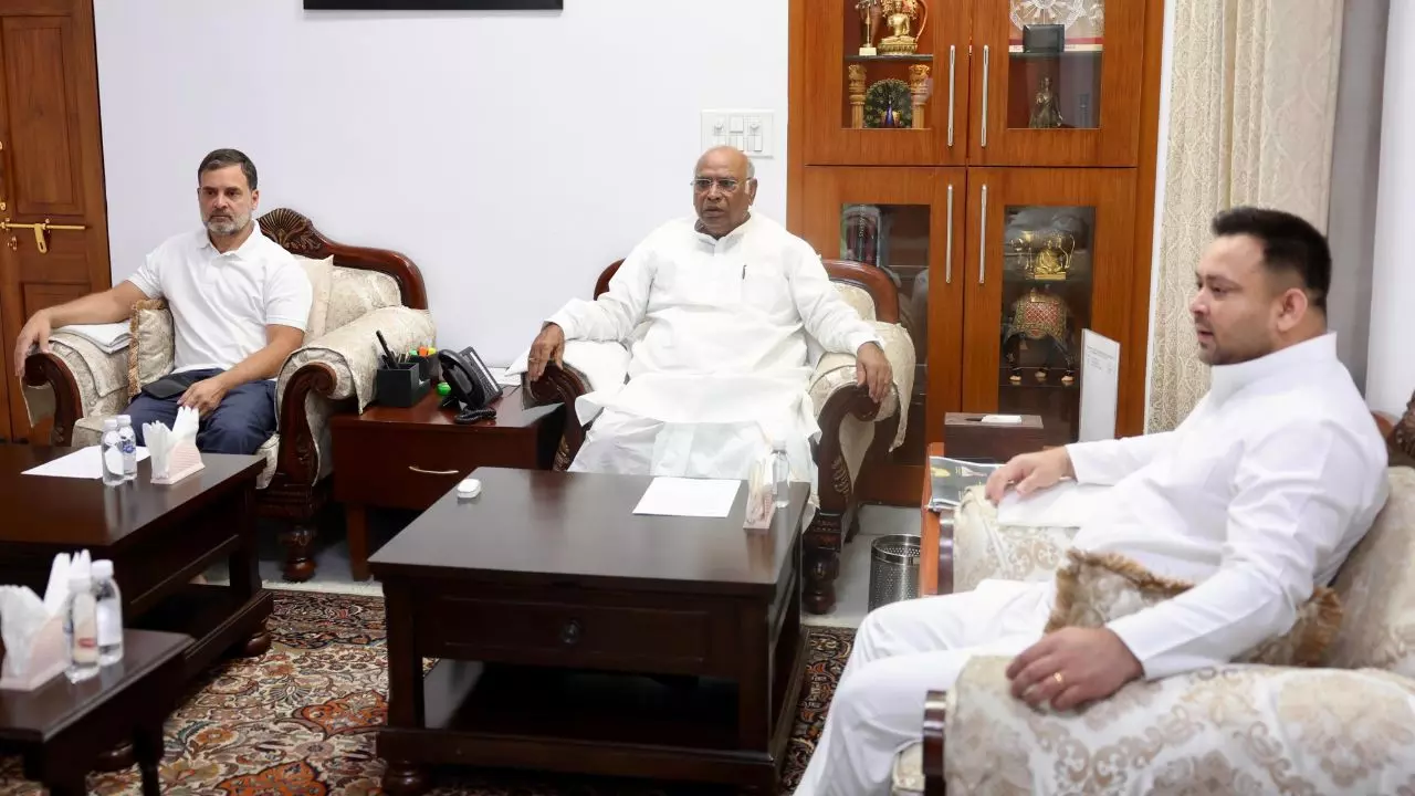 दिल्ली दरबार से बिहार का प्लान... कांग्रेस से बैठक के बाद तेजस्वी बोले- नीतीश चाचा हो गए हाईजैक