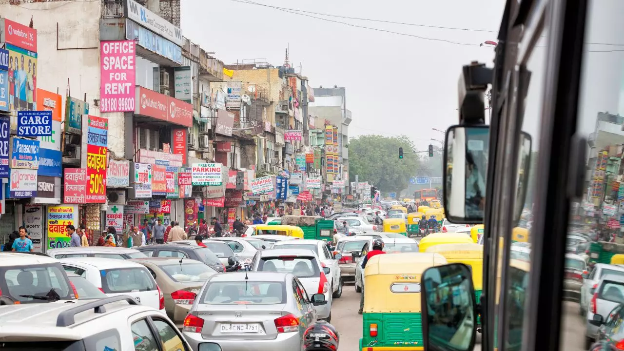 दिल्‍ली में आसान नहीं होगा पुरानी कारों का तेल बंद करना, इन चुनौतियों का करना पड़ सकता है सामना