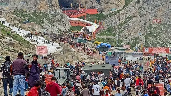 पहले ही हफ्ते में हादसा! अमरनाथ यात्रा में बसें टकराईं, 36 श्रद्धालु घायल; क्या ऐसे होगी सुरक्षित यात्रा?