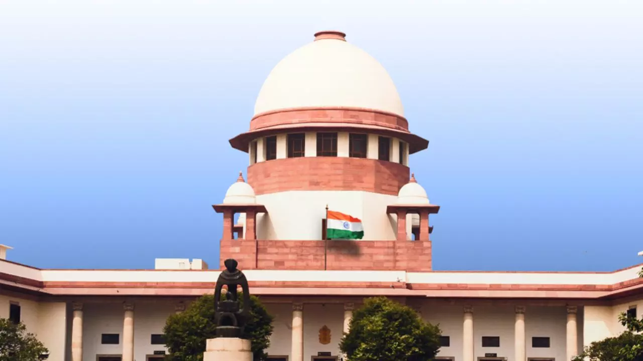 सुप्रीम कोर्ट ने माना पुरुषों के साथ भी होता है गलत, लेकिन फिर भी क्यों कोर्ट नहीं कर सकती कानून में बदलाव? सुप्रीम कोर्ट ने माना पुरुषों के साथ भी होता है गलत, लेकिन फिर भी क्यों कोर्ट नहीं कर सकती कानून में बदलाव?