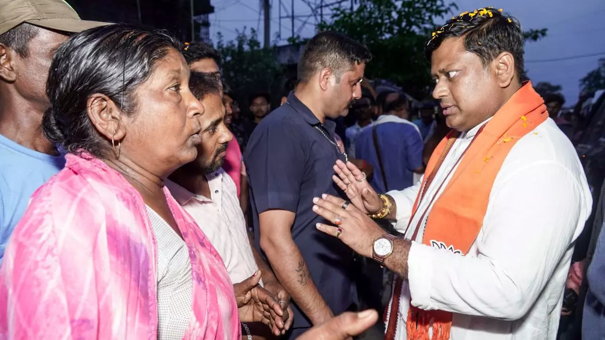 मस्जिद के लाउडस्पीकर से भड़काया गया दंगा ..., केंद्रीय मंत्री का बड़ा आरोप; कहा- मुर्शिदाबाद में सक्रिय था PFI