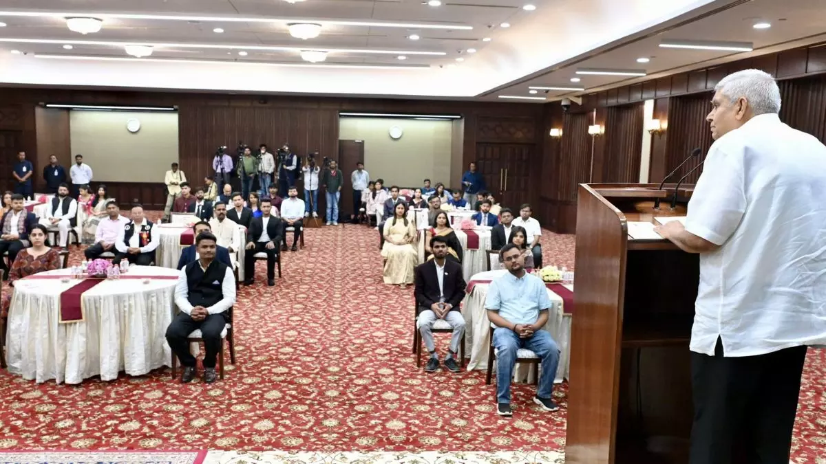क्या अब न्यायपालिका कानून भी बनाएगी और खुद ही... कोर्ट पर क्यों भड़के उपराष्ट्रपति जगदीप धनखड़? क्या अब न्यायपालिका कानून भी बनाएगी और खुद ही... कोर्ट पर क्यों भड़के उपराष्ट्रपति जगदीप धनखड़?