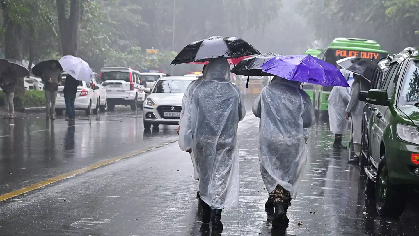 सुबह-सुबह दिल्ली-NCR में बारिश और आंधी का सरप्राइज़, IGI पर कई उड़ानें प्रभावित; मकान ढहने से 4 लोगों की मौत सुबह-सुबह दिल्ली-NCR में बारिश और आंधी का सरप्राइज़, IGI पर कई उड़ानें प्रभावित; मकान ढहने से 4 लोगों की मौत
