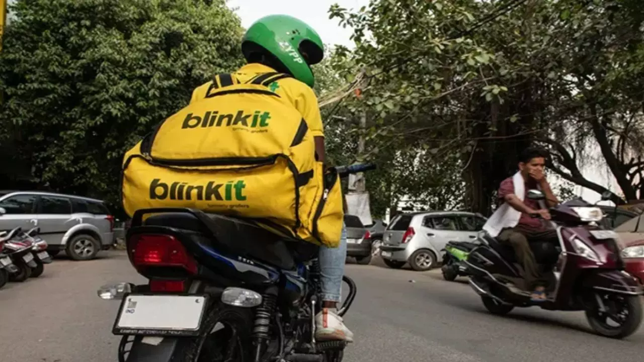 आसान नहीं Delivery Agent की जॉब! शख्स ने एक दिन के लिए ज्वाइन किया Blinkit और शेयर किया दर्द आसान नहीं Delivery Agent की जॉब! शख्स ने एक दिन के लिए ज्वाइन किया Blinkit और शेयर किया दर्द