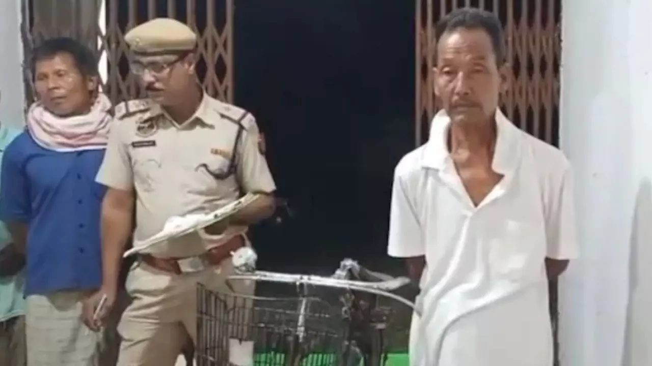 कांप जाएगी रूह! असम में 60 साल के बुजुर्ग ने की पत्नी की हत्या, साइकिल पर कटे सिर के साथ पहुंचा थाने कांप जाएगी रूह! असम में 60 साल के बुजुर्ग ने की पत्नी की हत्या, साइकिल पर कटे सिर के साथ पहुंचा थाने
