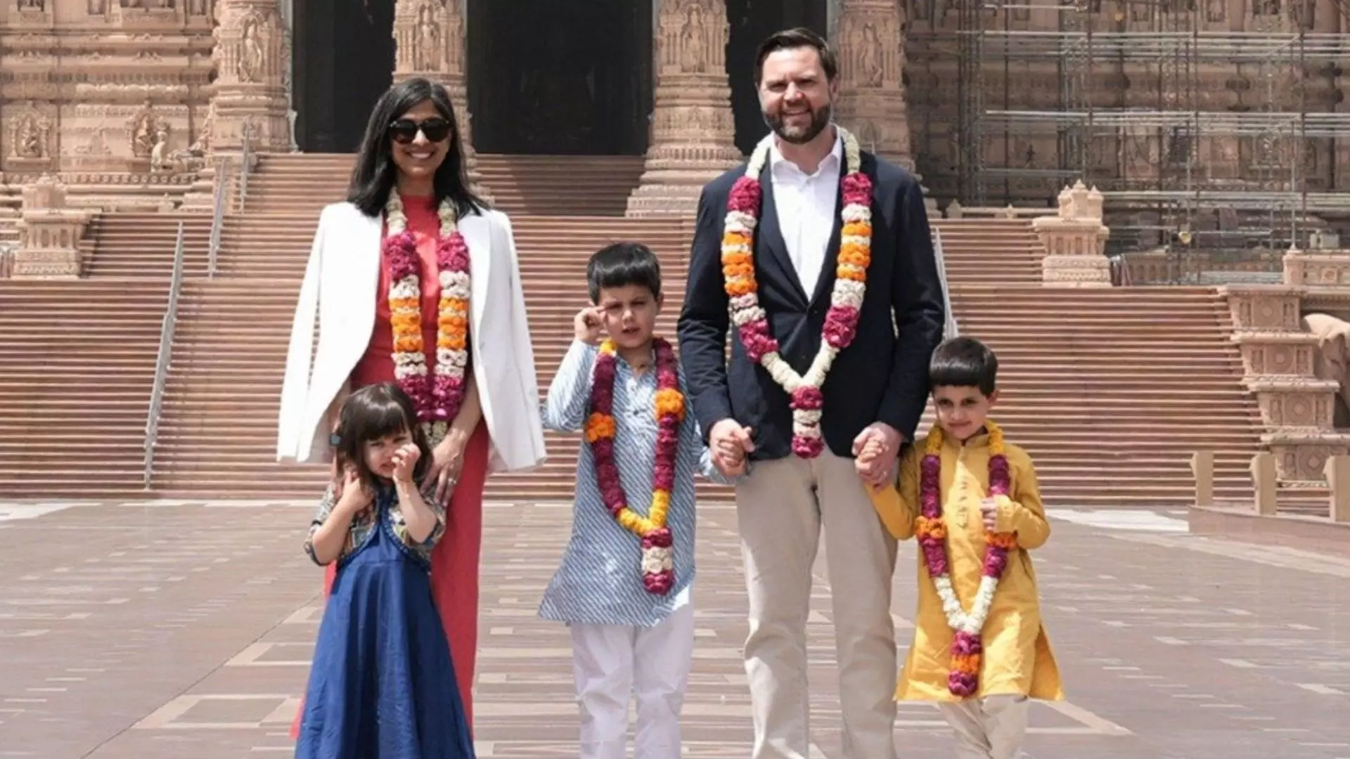 देसी लुक में विदेशी मेहमान! अमेरिका के Vice President JD Vance के बच्चों ने इंडियन अटायर लुक से जीता दिल