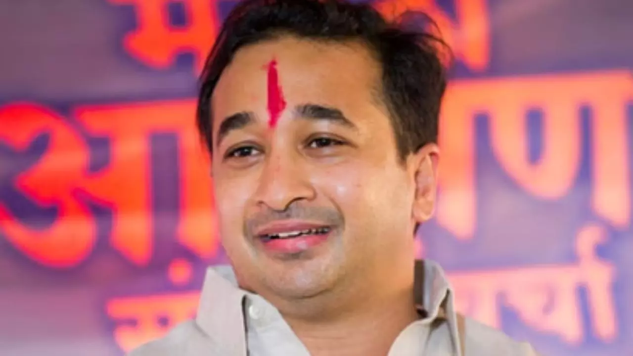 क्या गर्मियों में सेहत के लिए गोमूत्र पीना फायदेमंद? नितेश राणे ने रूह अफ़ज़ा और गुलाब शरबत वाले ऑप्शन पर दिया ये जवाब