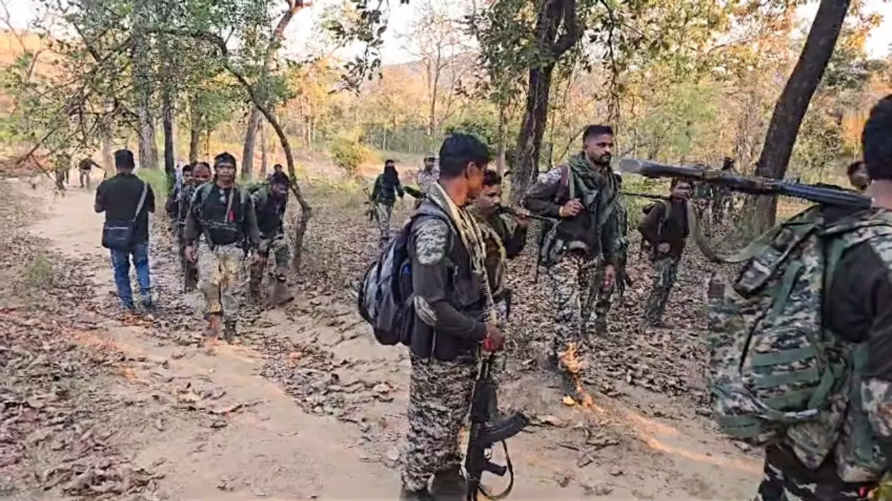 बोकारो में सुरक्षाबलों और नक्सलियों में मुठभेड़, मारा गया 1 करोड़ का इनामी विवेक; अब तक 8 शव बरामद