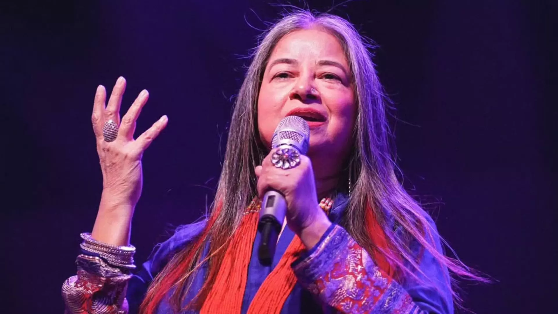 बस बहुत हो गया... गाने के बीच आतिशबाजी से नाराज Rekha Bhardwaj, फैंस का रहा ऐसा रिएक्शन बस बहुत हो गया... गाने के बीच आतिशबाजी से नाराज Rekha Bhardwaj, फैंस का रहा ऐसा रिएक्शन