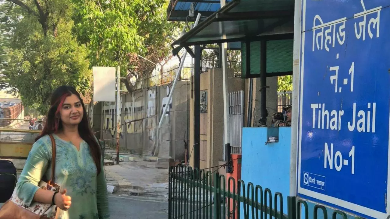 तिहाड़ जेल में कैसे रहते हैं कैदी? पुरुष कैदियों के बीच अकेली फीमेल इंटर्न ने शेयर किया एक्सपीरियंस