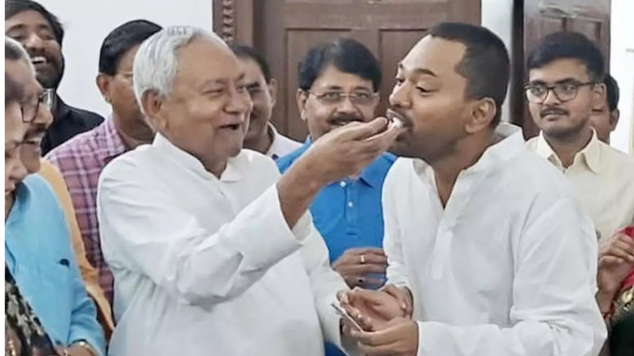 जूता... पायजामा... घड़ी... फिर चश्मा! कुछ इस अंदाज में होगी निशांत की सियासत में एंट्री?