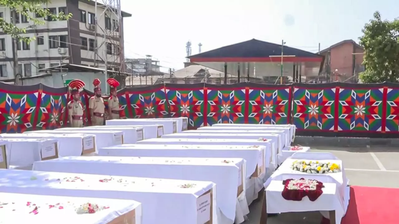 क्या अब कश्मीर में केवल धर्म के नाम पर होगा कत्‍लेआम? 28 मासूमों की जान लेने से पहले पैंट उतरवाकर चेक किया... मोमिन या काफिर