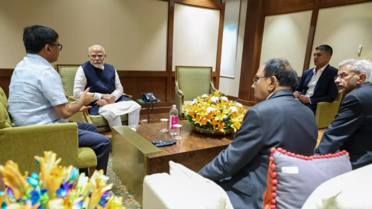 Terrorist Attack in Pahalgam: एयरपोर्ट पर ही पीएम मोदी ने की मीटिंग, कश्मीर आतंकी हमले पर अब तक क्या हुआ?