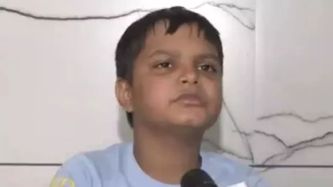 उन्होंने पापा को बोलने तक नहीं दिया... पहलगाम हमले में अपने पिता को खोने वाले इस बच्चे की आंखों देखी उन्होंने पापा को बोलने तक नहीं दिया... पहलगाम हमले में अपने पिता को खोने वाले इस बच्चे की आंखों देखी