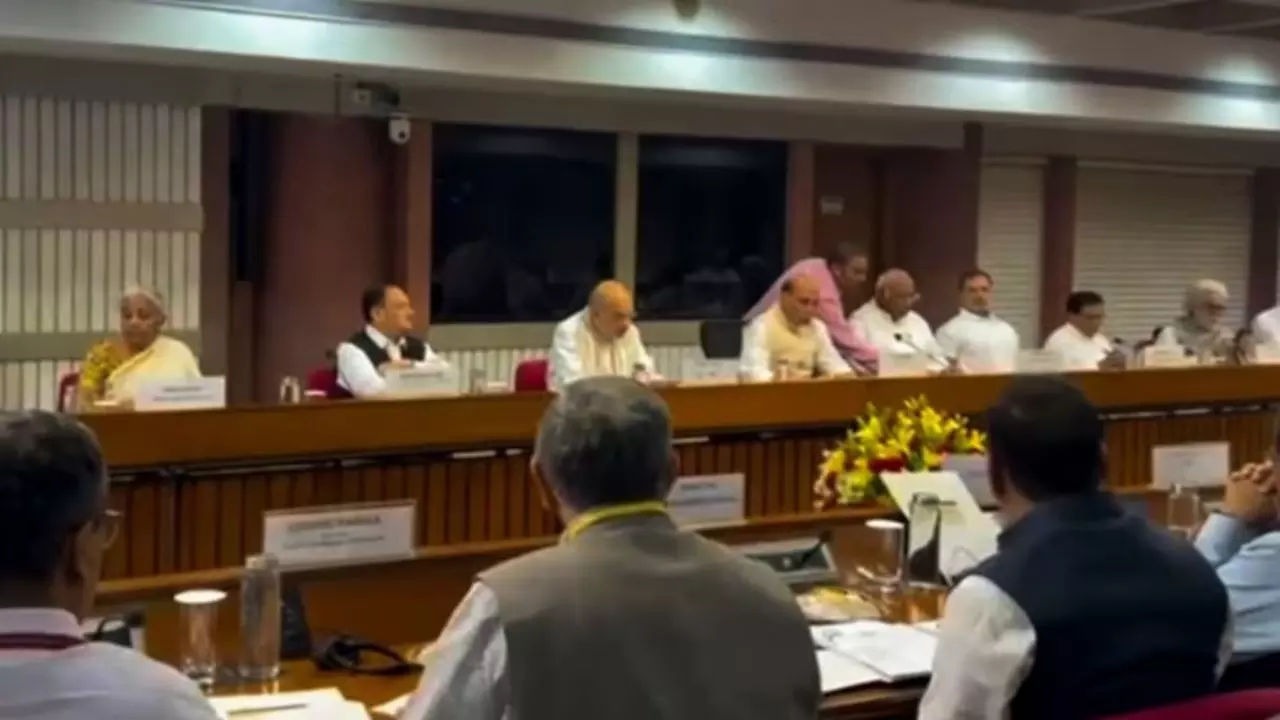 पहलगाम आतंकी हमले को लेकर दर्ज FIR में क्या, भारत की तरफ से अब तक क्या-क्या लिया गया एक्शन? पढ़ें Top Updates पहलगाम आतंकी हमले को लेकर दर्ज FIR में क्या, भारत की तरफ से अब तक क्या-क्या लिया गया एक्शन? पढ़ें Top Updates