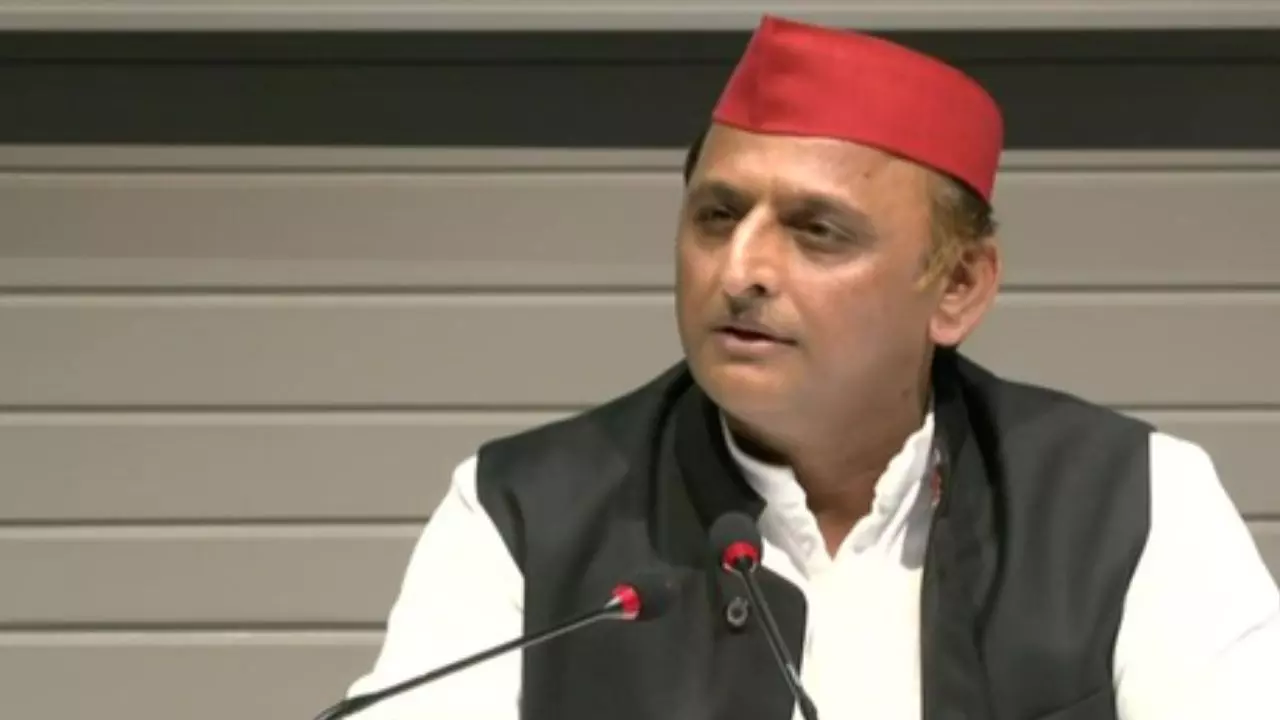 लाशों पर सियासत! अखिलेश ने कहा- शुभम द्विवेदी के घर नहीं जाऊंगा; क्या इंसानियत से बड़ी हो गई राजनीति?