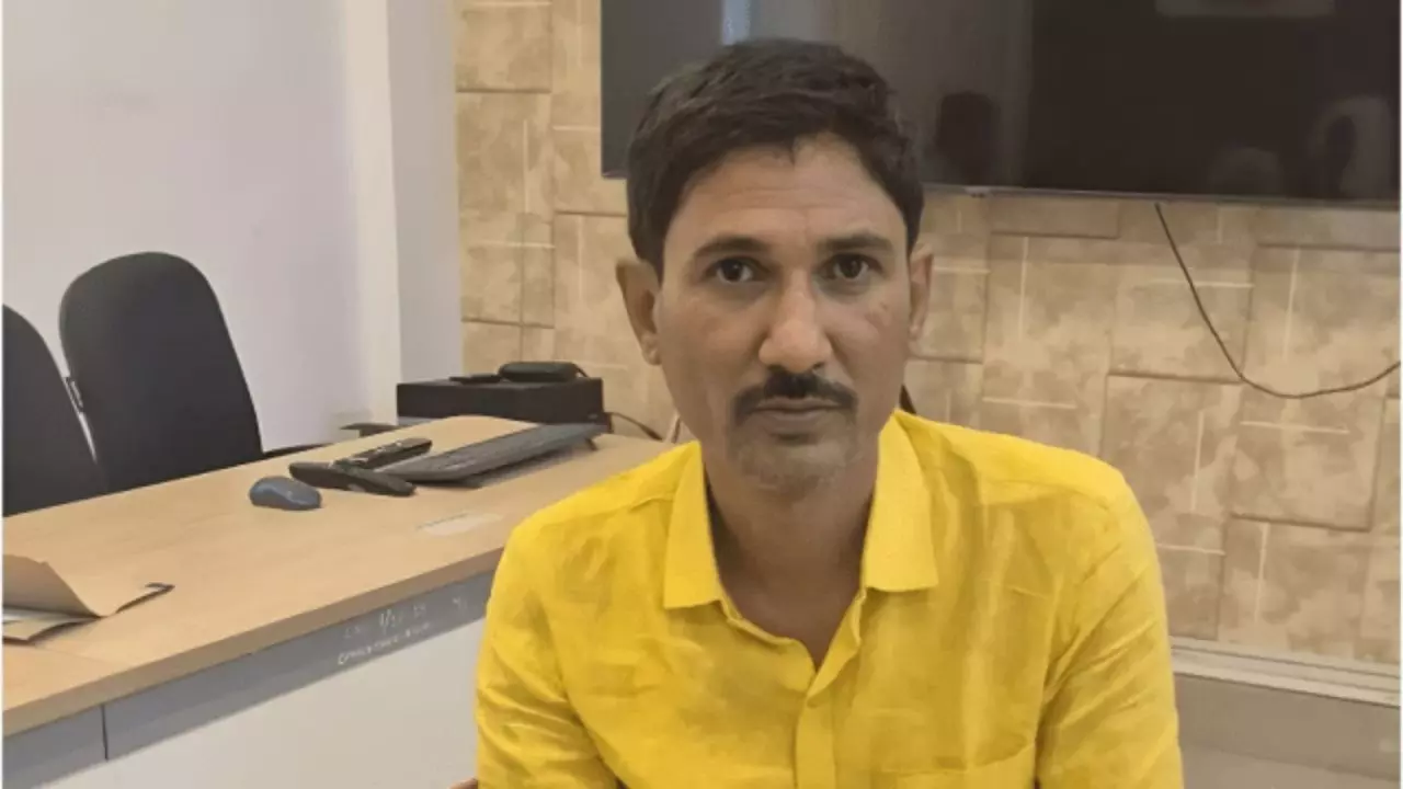 NEET-UG 2024: Sanjeev Mukhiya को पेपर लीक में हासिल है महारत, जानें कैसे चलाता है अपना गोरखधंधा NEET-UG 2024: Sanjeev Mukhiya को पेपर लीक में हासिल है महारत, जानें कैसे चलाता है अपना गोरखधंधा