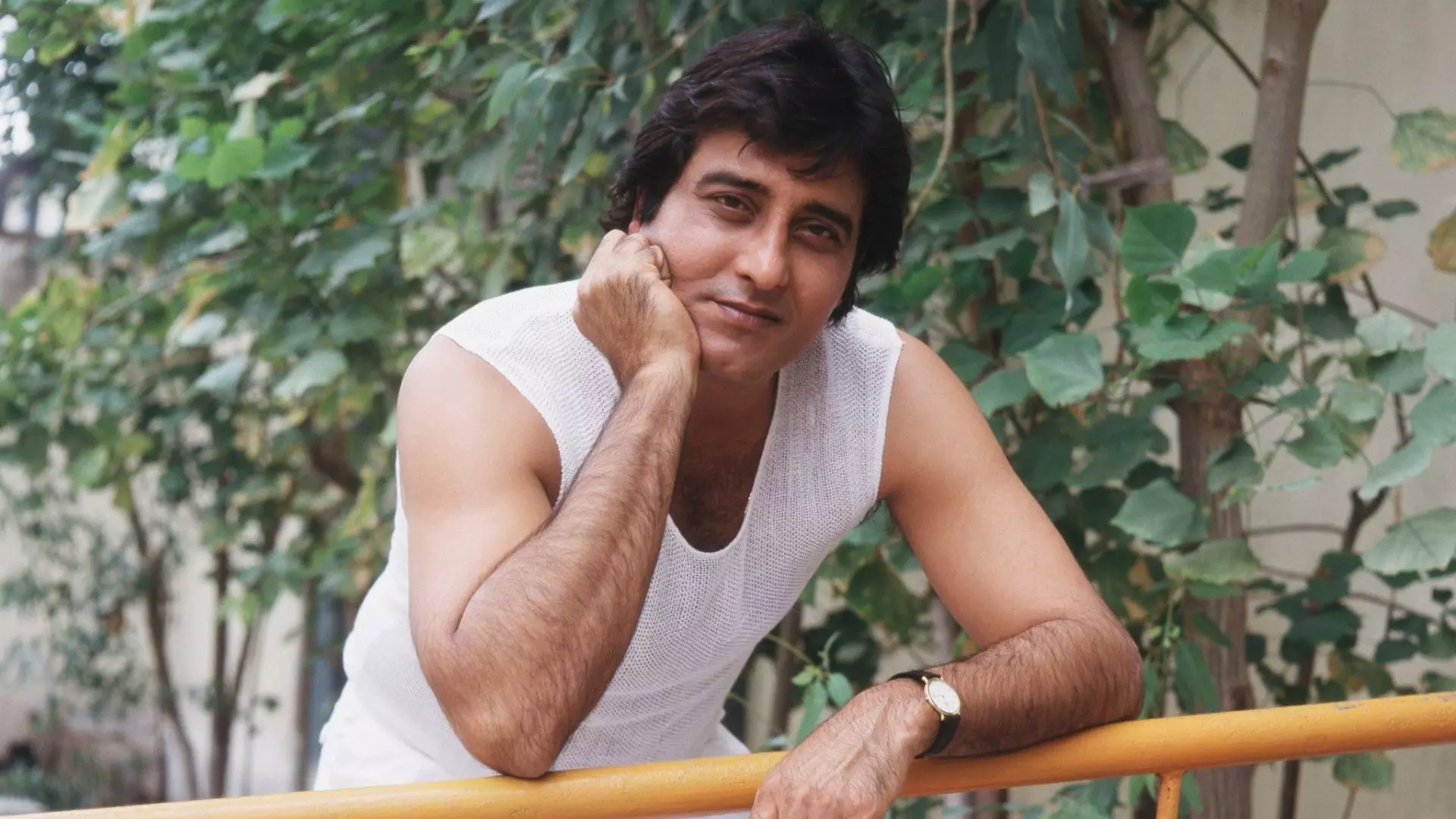 बॉलीवुड के स्टाइल आइकन Vinod Khanna की जिंदगी के 7 दिलचस्प पहलू, सुपरस्टार बनने से लेकर अध्यात्म तक बॉलीवुड के स्टाइल आइकन Vinod Khanna की जिंदगी के 7 दिलचस्प पहलू, सुपरस्टार बनने से लेकर अध्यात्म तक