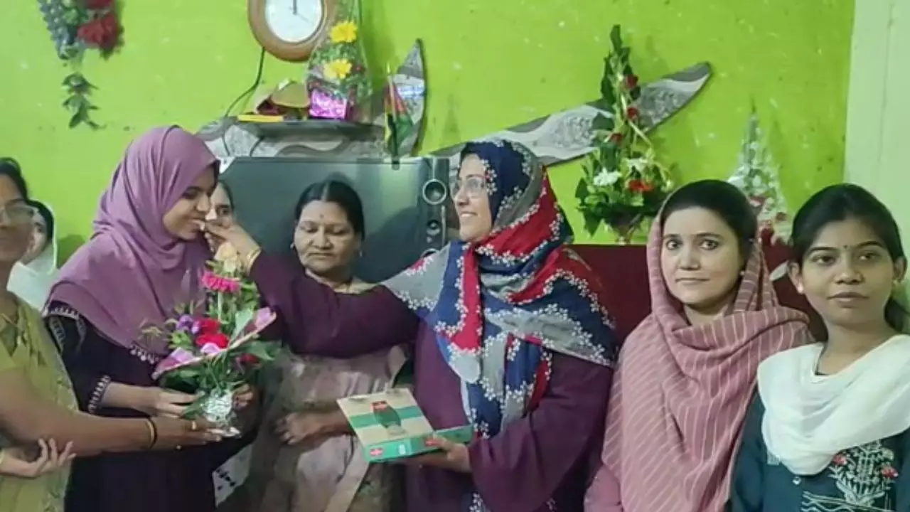 ऑटोवाले की बेटी ने UPSC में गाड़ा झंडा! बनने जा रही पहली मुस्लिम IAS; मिलिए महाराष्ट्र की अदीबा अनाम से ऑटोवाले की बेटी ने UPSC में गाड़ा झंडा! बनने जा रही पहली मुस्लिम IAS; मिलिए महाराष्ट्र की अदीबा अनाम से