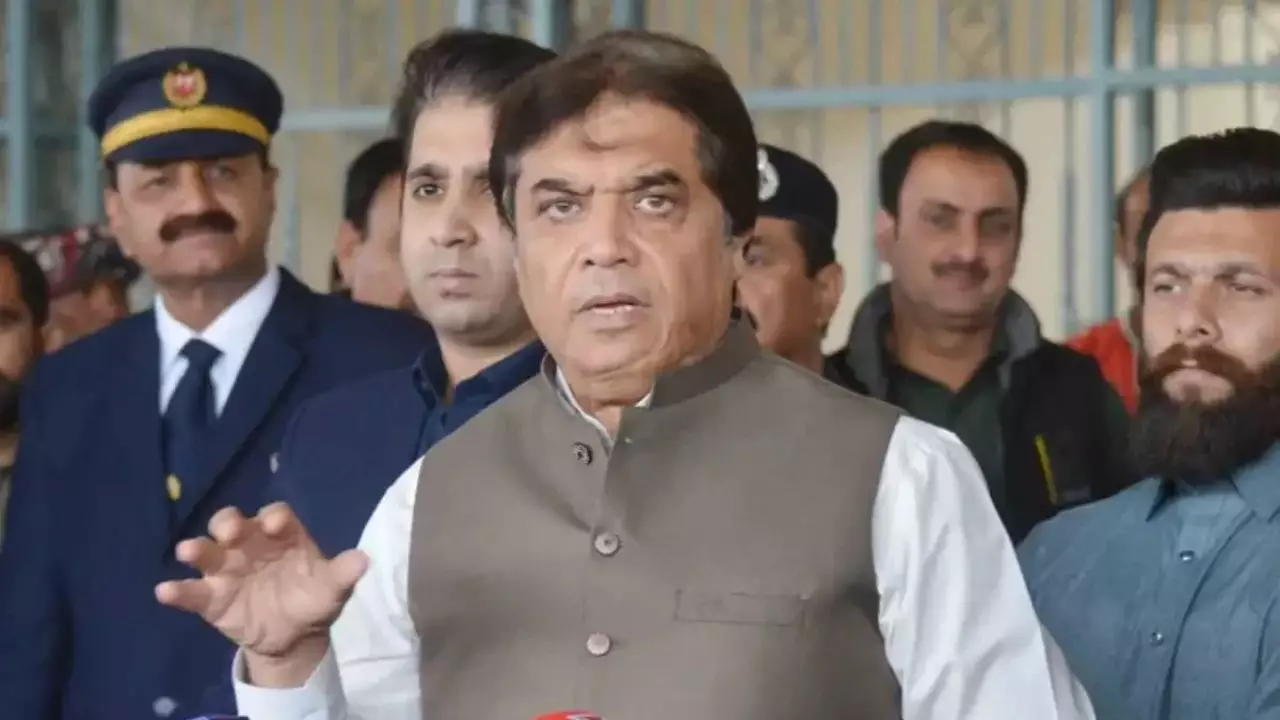 जिससे रेल नहीं संभली, वो दे रहा परमाणु बम की धमकी; हकीकत से मुंह क्यों चुरा रहे पाकिस्तान के रेलमंत्री? जिससे रेल नहीं संभली, वो दे रहा परमाणु बम की धमकी; हकीकत से मुंह क्यों चुरा रहे पाकिस्तान के रेलमंत्री?