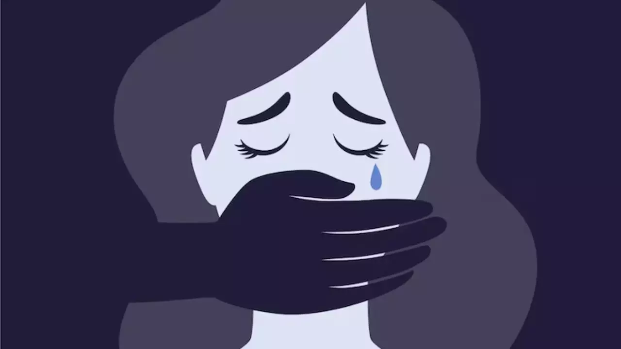 शादी से जा रही नाबालिग के साथ दो लड़कों ने की दरिंदगी, बारी-बारी से किया रेप, फिर बनाया वीडियो