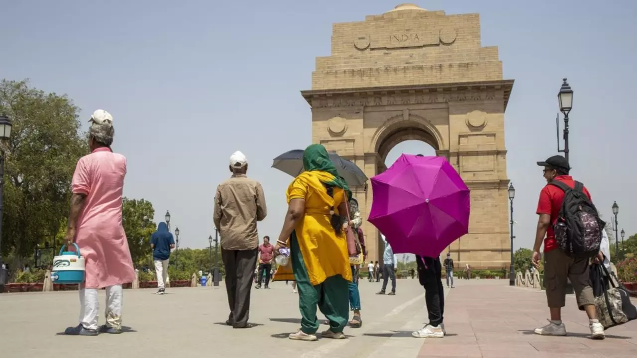 चुभती जलती गर्मी: राजधानी समेत कई राज्यों में लू की मार, दिल्ली ने तीन सालों में रिकॉर्ड किया सबसे गर्म दिन