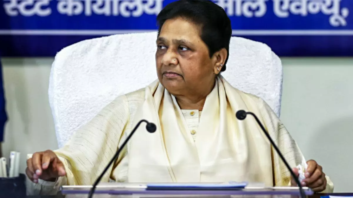 मायावती को लगा बड़ा झटका, वीरचंद पटेल पथ पर सियासी मिलन; प्रदेश उपाध्यक्ष समेत BSP के कई नेता JDU में शामिल