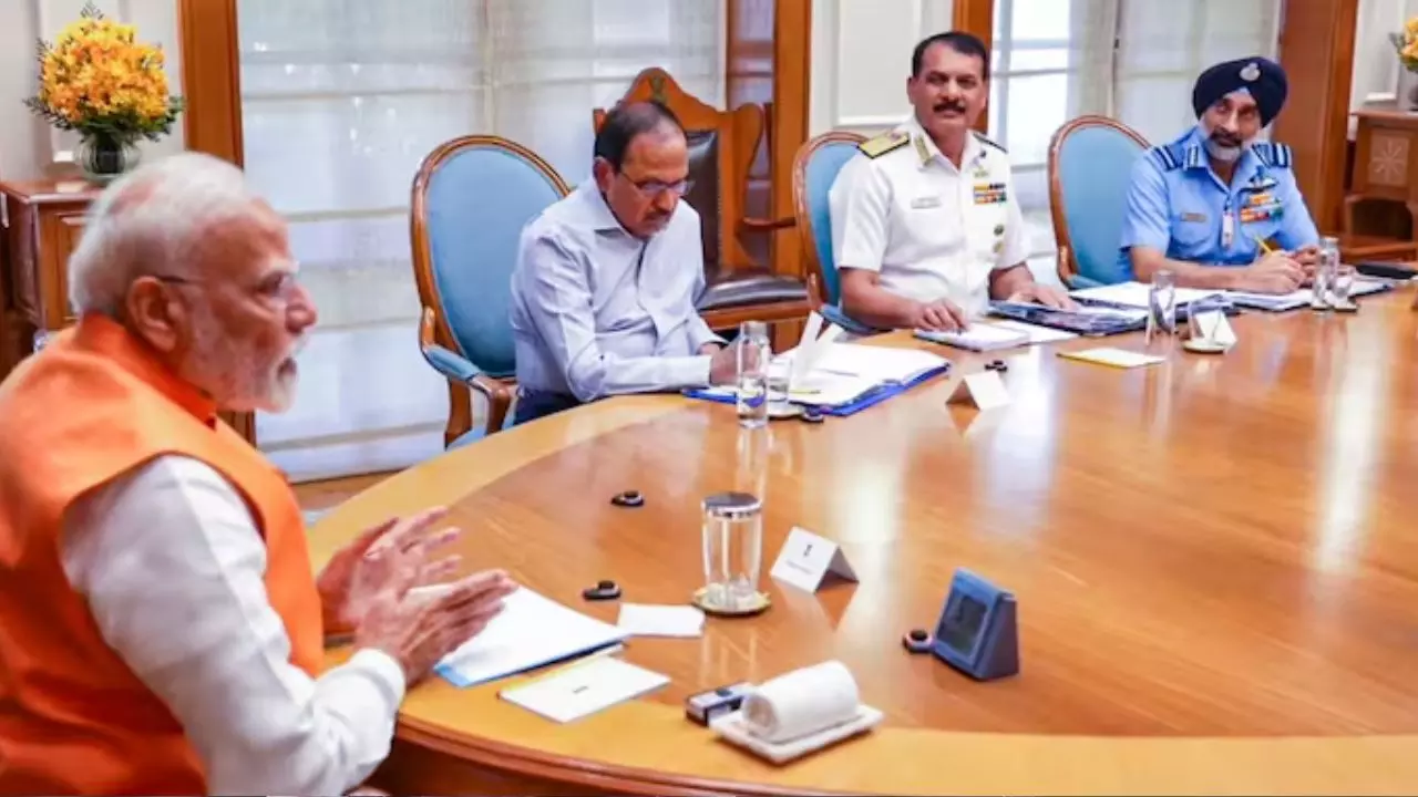 सेनाओं को खुली छूट, अब PAK पर आक्रमण की तैयारी; मोदी के 5 संकल्प से बिलबिला उठा पाकिस्तान! आज CCS की बैठक सेनाओं को खुली छूट, अब PAK पर आक्रमण की तैयारी; मोदी के 5 संकल्प से बिलबिला उठा पाकिस्तान! आज CCS की बैठक