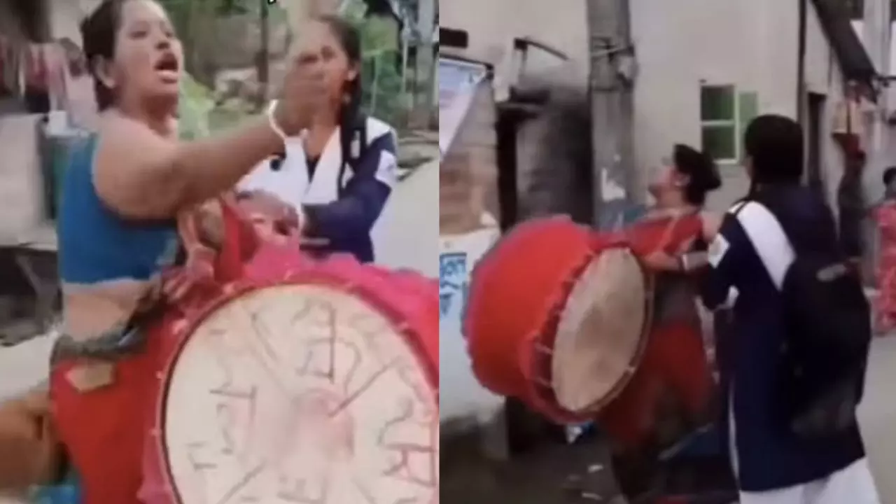तीन साल से फेल हो रही थी बेटी, पास हुई तो मोहल्ले में ढोल लेकर निकली महिला; वीडियो हुआ वायरल