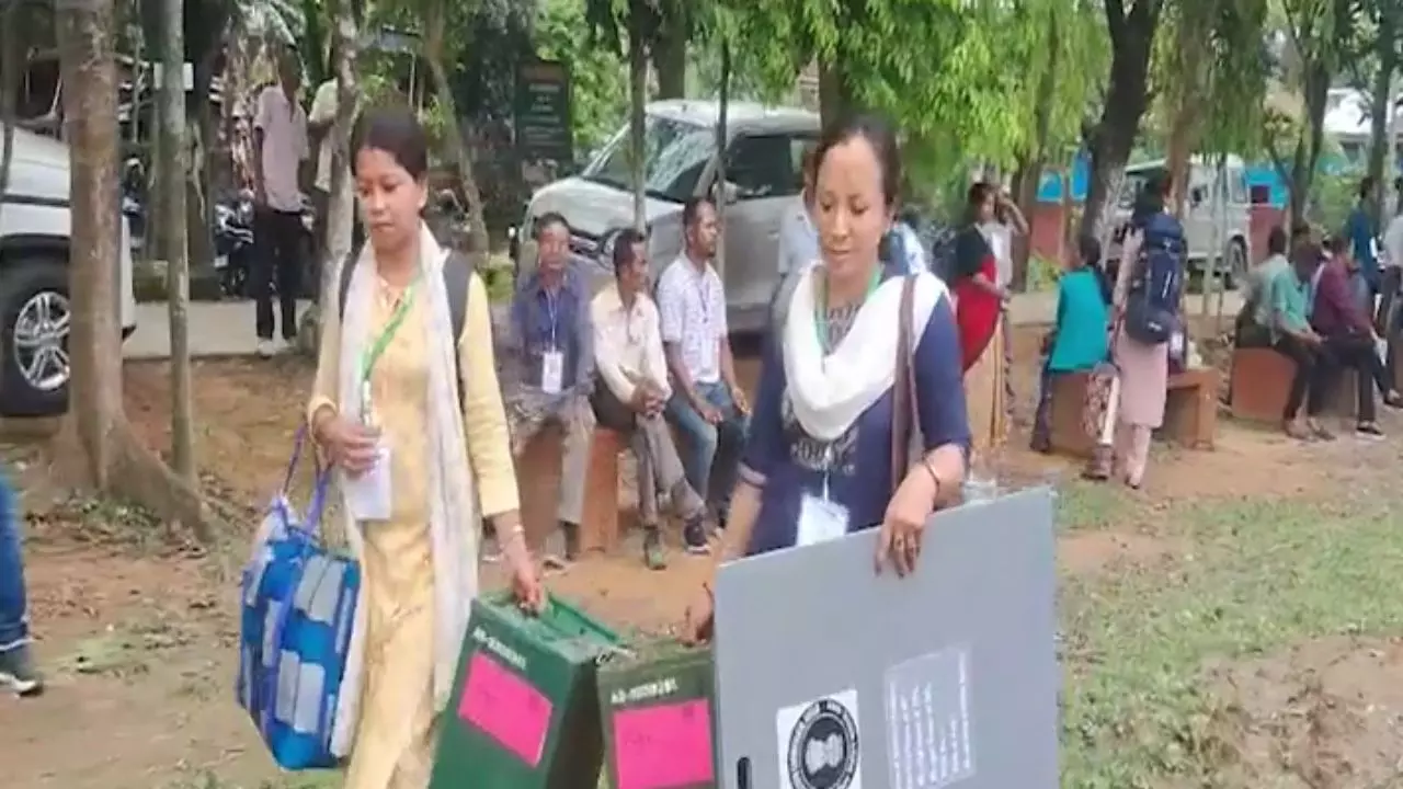 पहले चरण का प्रचार थमा, 14 जिलों में 2 मई को वोटिंग; NDA को बड़ी बढ़त, कांग्रेस ने भी झोंकी ताकत पहले चरण का प्रचार थमा, 14 जिलों में 2 मई को वोटिंग; NDA को बड़ी बढ़त, कांग्रेस ने भी झोंकी ताकत