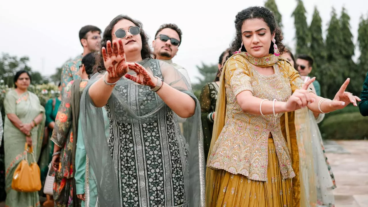 न सात फेरे न जूता चुराई! दिल्ली-NCR में Fake Wedding ट्रेंड्स, पैसे खर्च करके एंजॉय करने फंक्शन में पहुंच रहे लोग