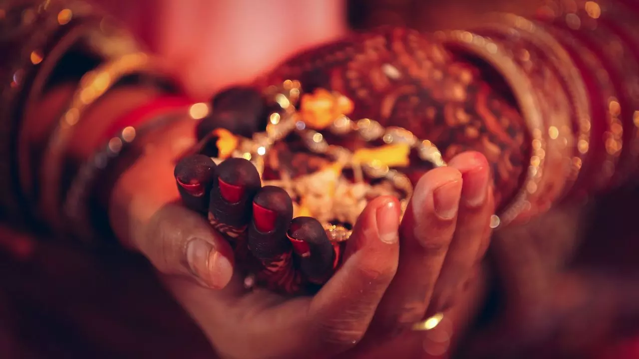 शादी में दुल्हन को मिले गिफ्ट, गहने और कैश पर सिर्फ उसका हक, केरल हाईकोर्ट की टिप्पणी