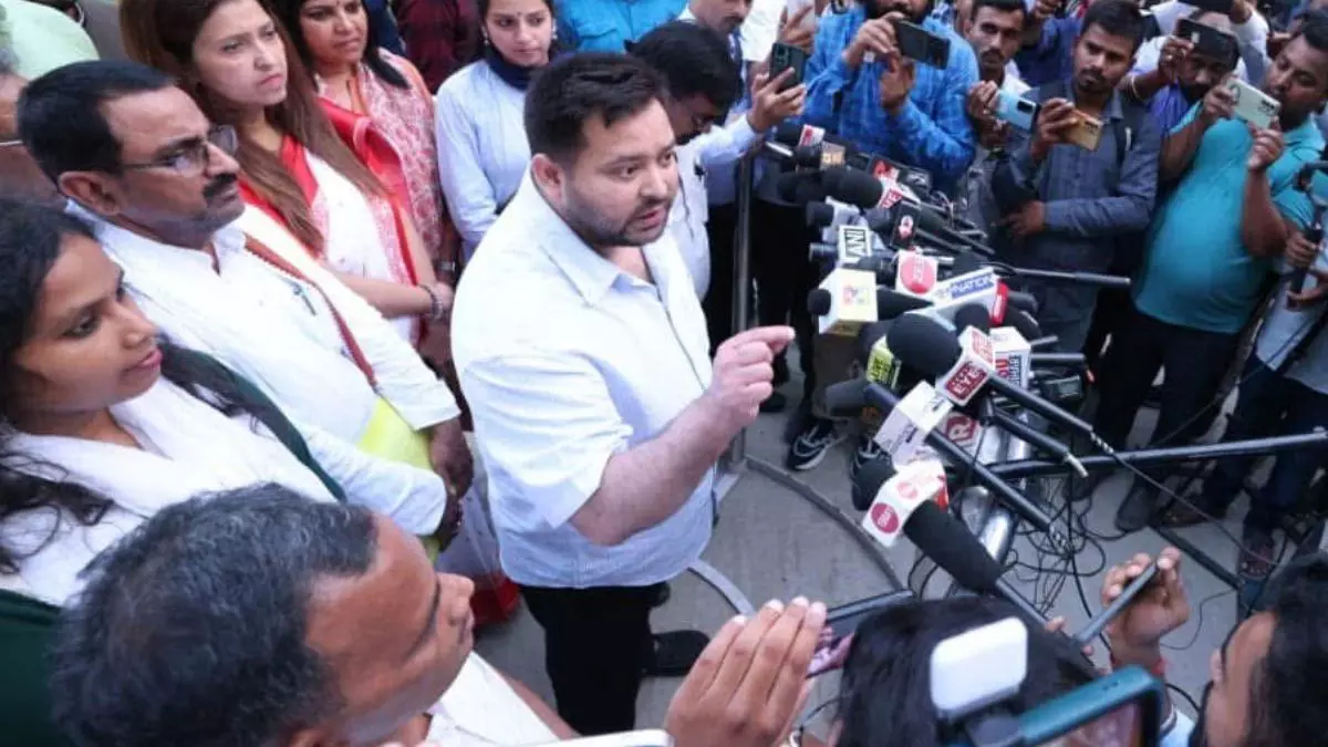 संघ वालों के कान पकड़कर भी जातीय जनगणना..., लालू यादव का जिक्र कर तेजस्वी बोले-  मजबूरी में झुकी है भाजपा