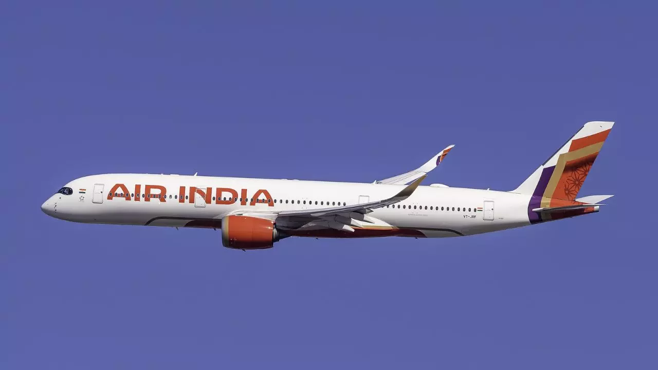 पाक के फैसले से उड़ान में बाधा, एयर इंडिया को 600 करोड़ की चपत; सरकार से की ये मांग पाक के फैसले से उड़ान में बाधा, एयर इंडिया को 600 करोड़ की चपत; सरकार से की ये मांग
